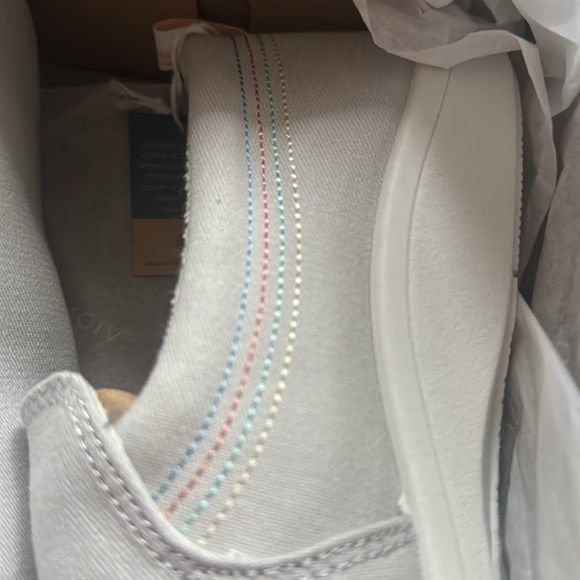 Vionic Beach “Marshall” Canvas Slip On Sneakers NWT&B Vapor (light gray) Size 9W - Picture 11 of 11